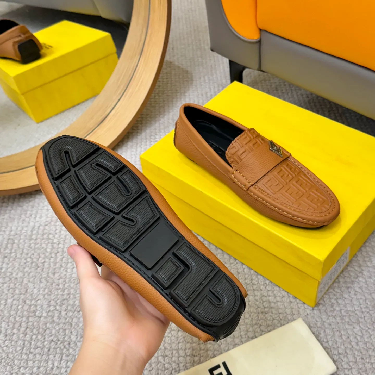 Men's shoes 💰420 [FENDI Fendi] 2⃣️0⃣️2⃣️5️⃣New Milan men's fashion lazy catwalk style ✅ fashionable casual beanie shoes, imported calfskin fabric, super smooth texture, sweat-absorbent and breathable, (sheepskin lining). Metal LOGO on the shoe body, Medusa avatar, irregular avatar, high-end craftsmanship logo✅ French Loft set foot design style 👟Low-key and elegant, great on-foot effect... Men's shoe size: 38-46 (4-12)